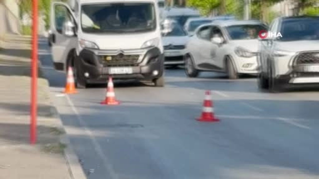 Avcılar’da servis sürücüsü polis uygulamasını görünce aracını bırakıp kaçtı