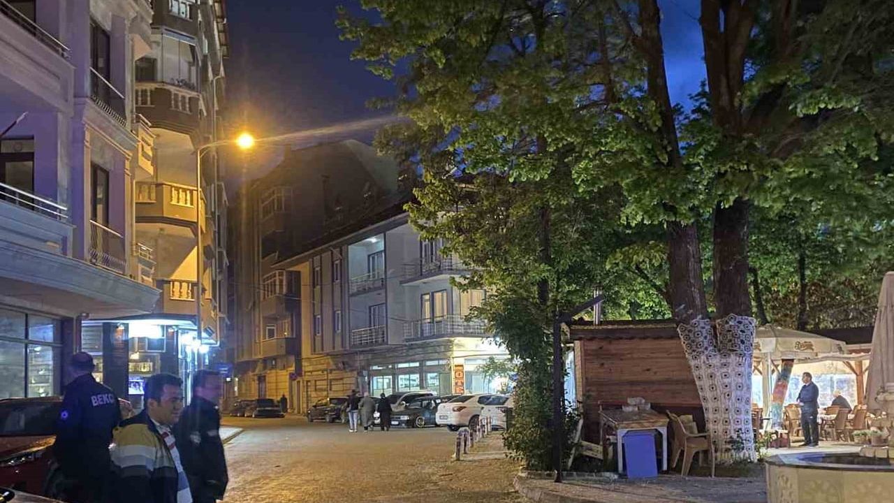 Ayancık Çamurca yolunda heyelan nedeniyle köy yolu geçici olarak ulaşıma kapatıldı