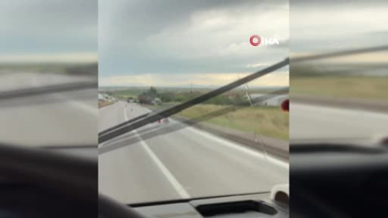 Ayaş'ta tır devrildi: 1 yaralı