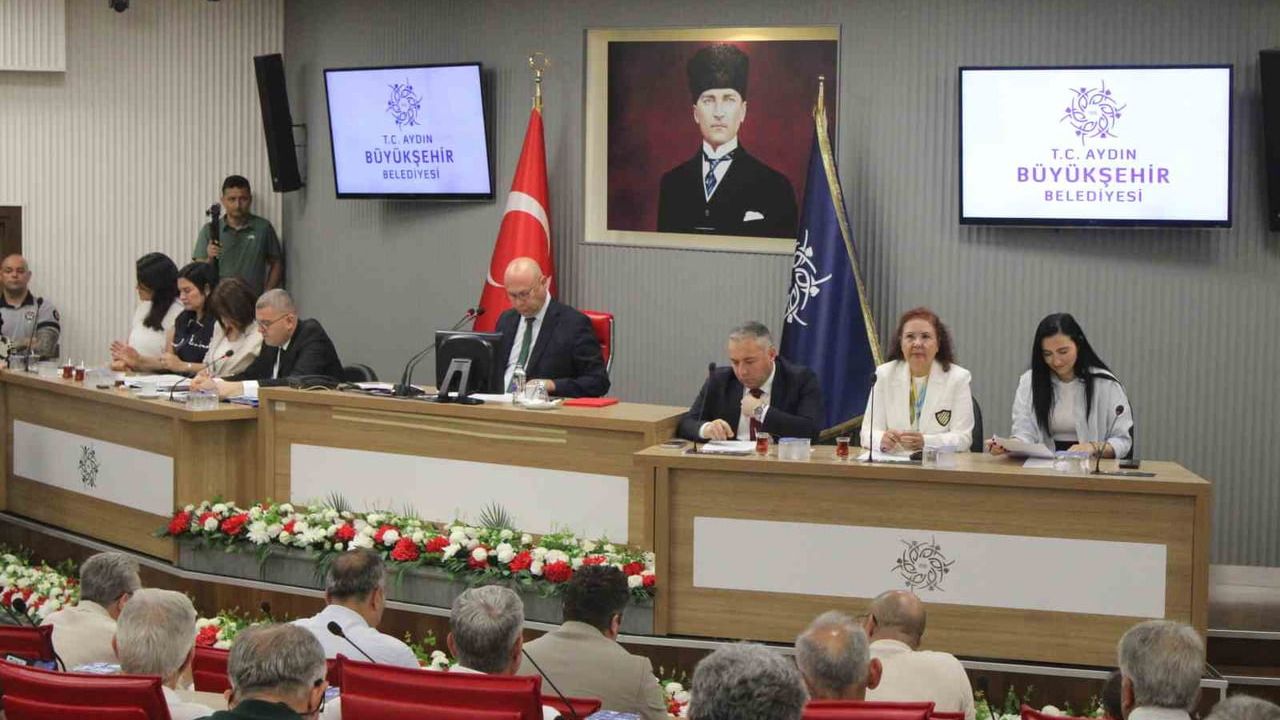 Aydın Büyükşehir Belediyesi Meclisi Haziran Oturumu: İrem Gürsoy divan katipliğine seçildi
