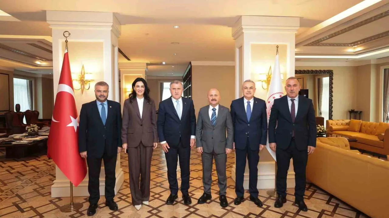 Aydın'da gençlik ve spor yatırımları Bakan Osman Aşkın Bak ile değerlendirildi
