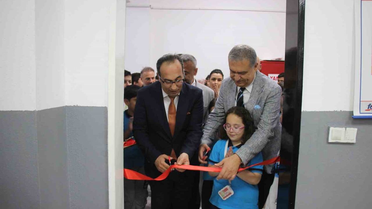 Aydın'da iki ortaokulda fen laboratuvarı açıldı — Aydın Beşiktaşlılar Derneği eğitime destek verdi