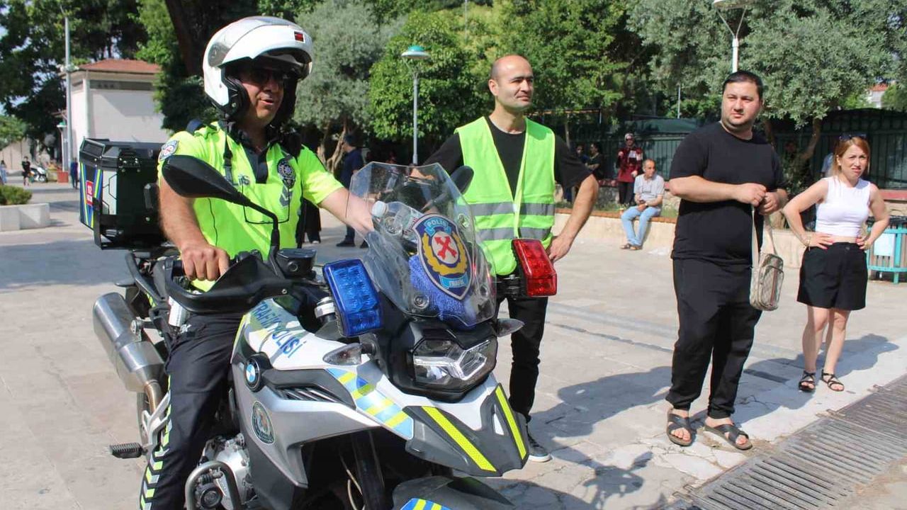 Aydın'da kimliğini unutan öğrenci sınava saniyeler kala yetiştirildi