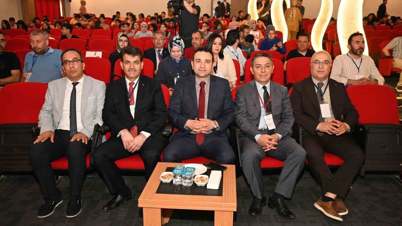 Aydın'da Kur'an-ı Kerim'i Güzel Okuma Yarışması Bölge Finali A. Menderes AİHL'de Gerçekleşti