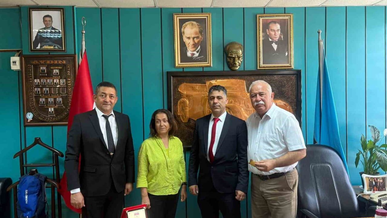 Aydın'da şehit ailesine hürmet gösteren otobüs şoförü ödüllendirildi