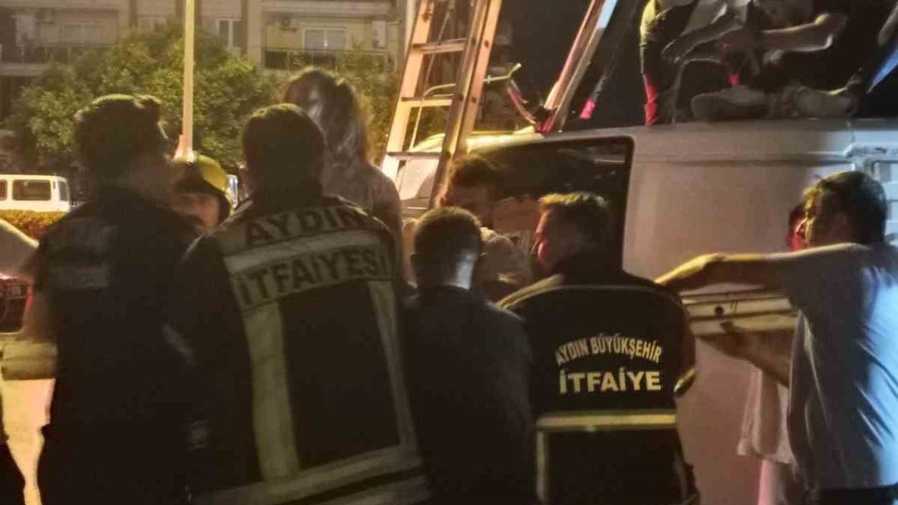 Aydın Efeler'de Ulukent Kavşağı'nda Trafik Kazası: 2 Yaralı