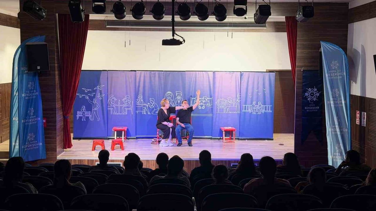 Aydın Kültür ve Sanat Şenliği ilçelerde tiyatro, konser ve sergilerle sürüyor
