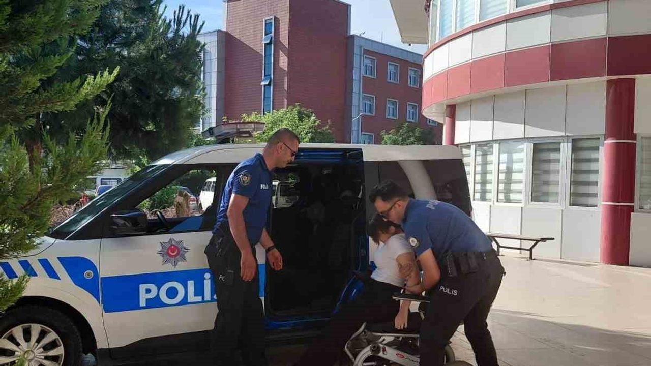 Aydın polisinden YKS'ye giren engelli öğrenciye ulaşım desteği