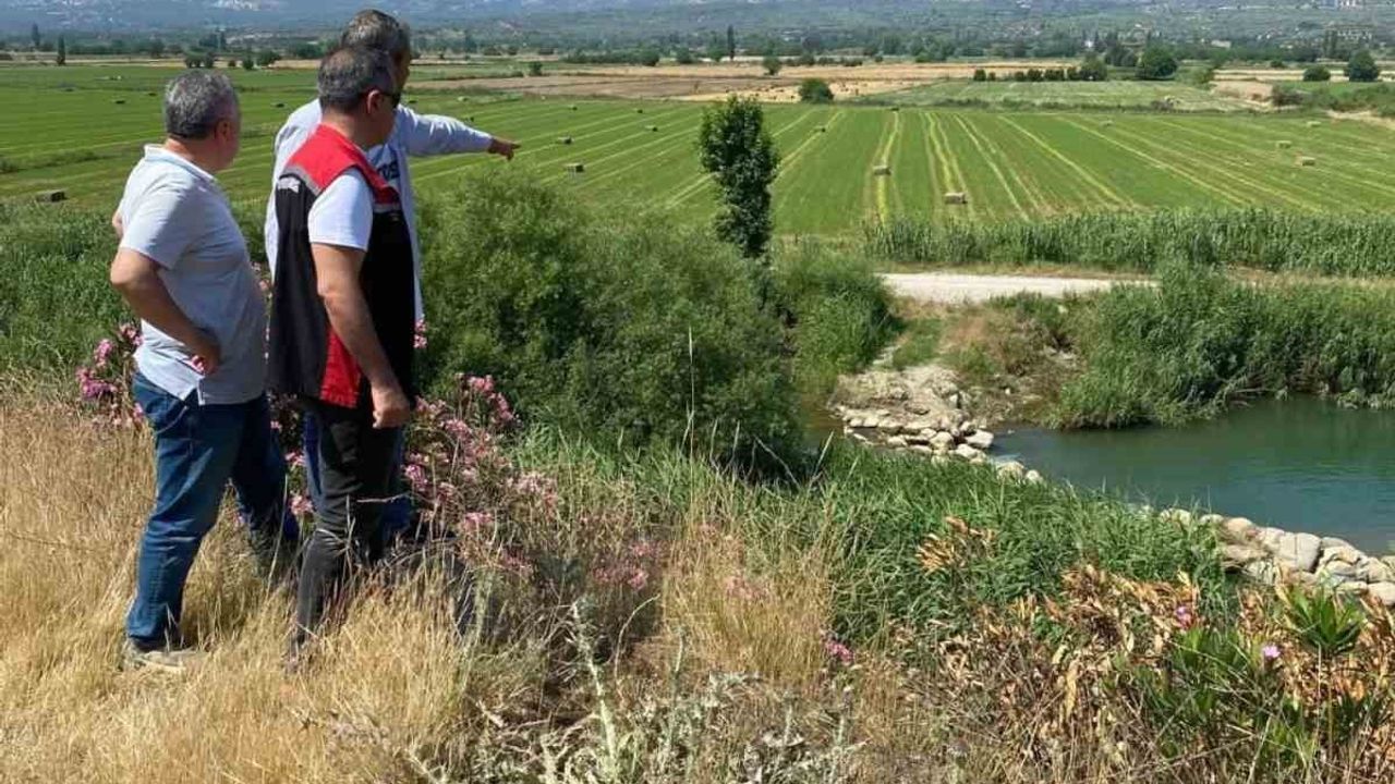 Aydın Tarım Müdürü Ayhan Temiz, Nazilli Beğerli Mahallesi'nde su sorununu yerinde inceledi