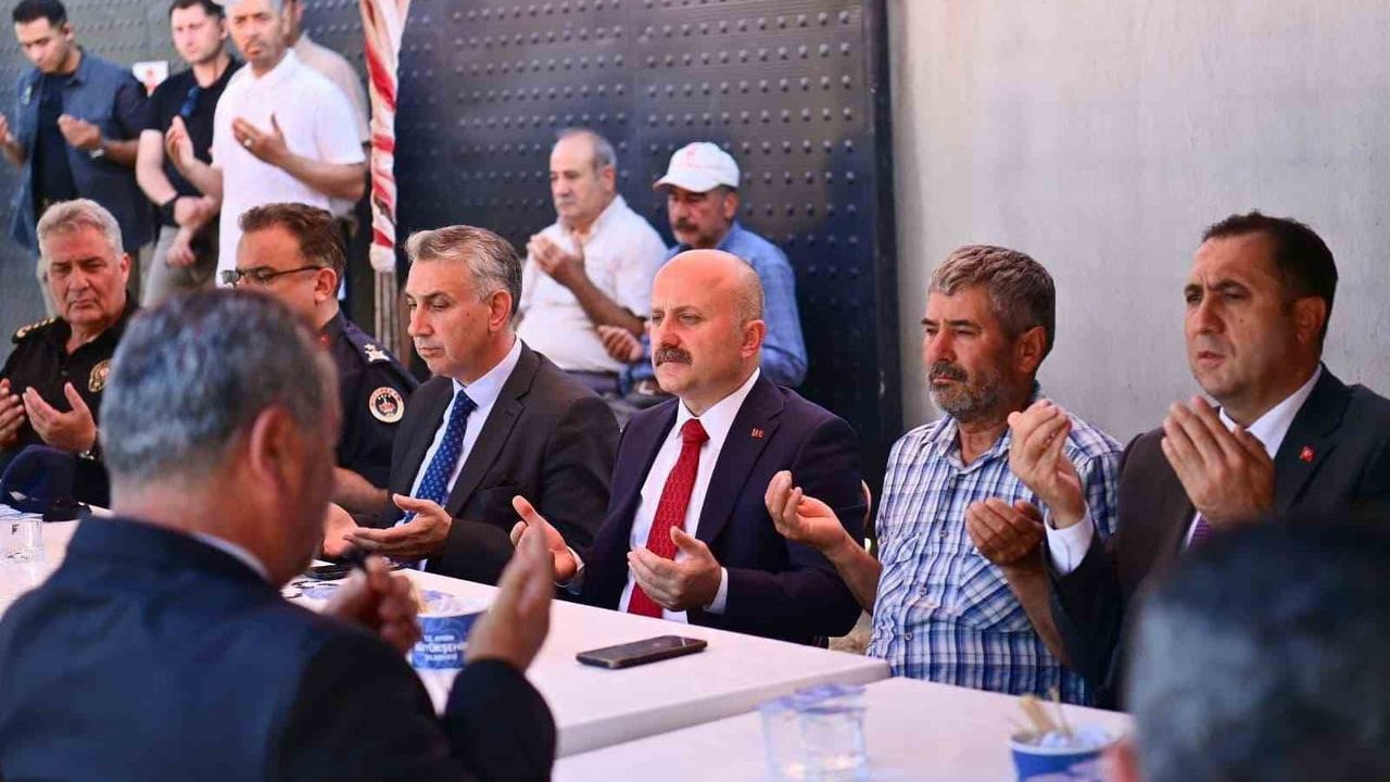 Aydın valisi Varol’dan şehit polis Tayfun Baş’ın ailesine taziye ziyareti