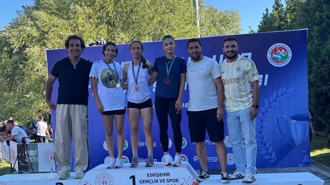 Aydınlı atlet Sude Naz Bayar Türkiye ikincisi oldu