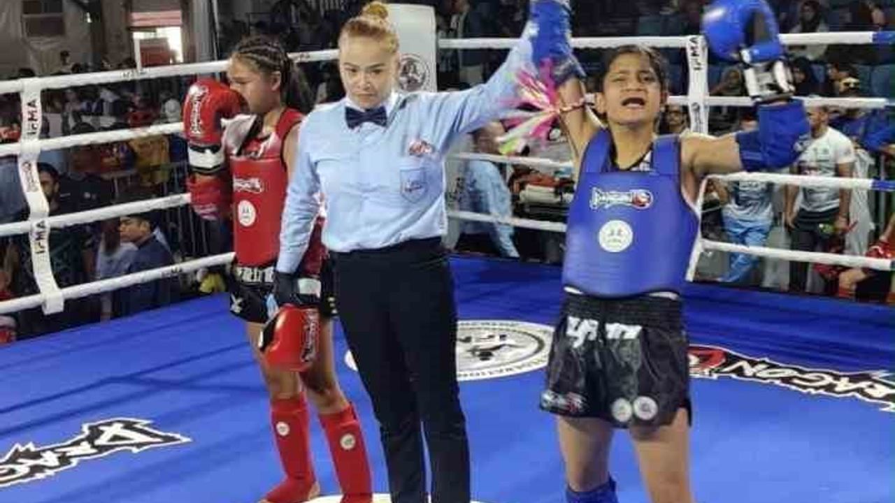 Ayşegül Açık Muay Thai'de dünya şampiyonu