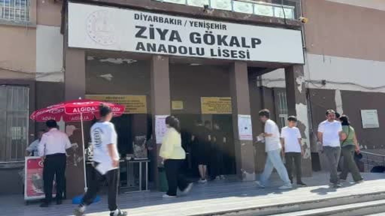 Ayt sınavı başladı: Diyarbakır'da 35 binin üzerinde aday sınav merkezlerinde