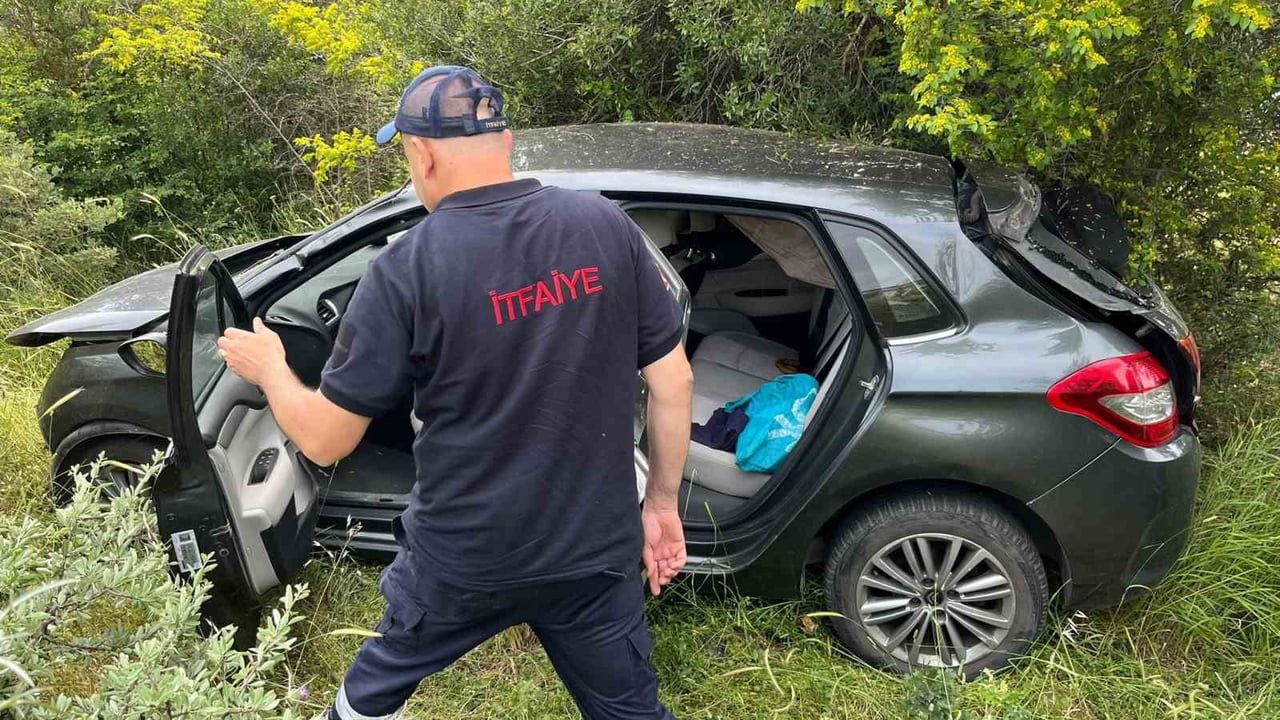 Ayvacık’ta otomobil şarampole yuvarlandı: 2 kişi yaralandı