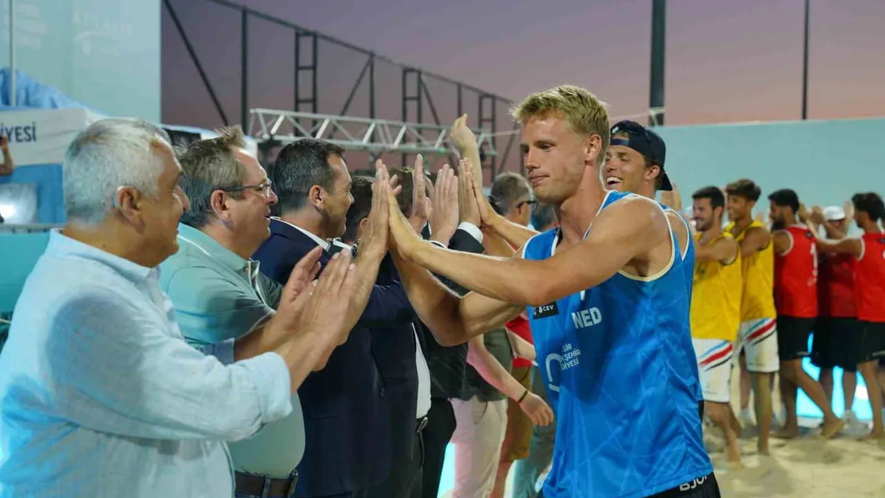 Ayvalık dünya plaj voleybolu heyecanına ev sahipliği yaptı