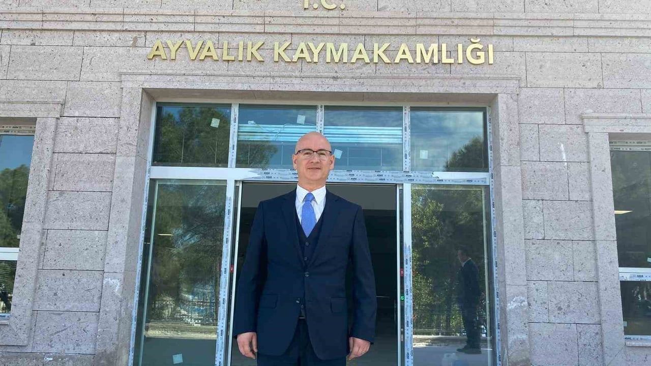 Ayvalık'ın sevilen kaymakamı Hasan Yaman Bergama kaymakamlığına atandı