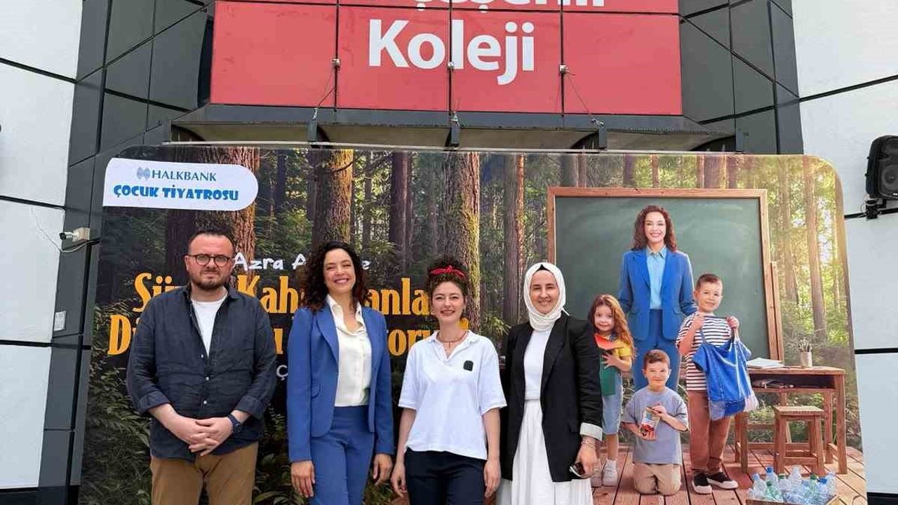 Azra Akın Düzce Bahçeşehir Koleji'nde Süper Kahramanlar: Dünyamızı Koruyoruz Oyunuyla Çevre Bilinci Aşılıyor