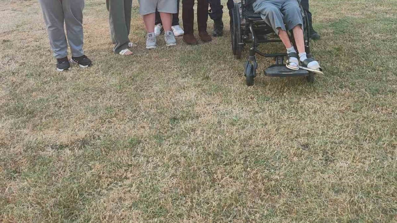 Babaannenin dileği gerçek oldu: özel bireylere temsili asker eğlencesi