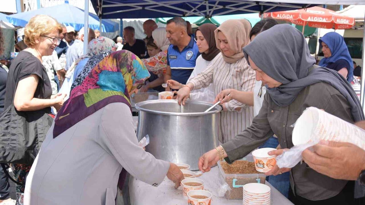 Babadağ belediyesinden vatandaşlara aşure ikramı