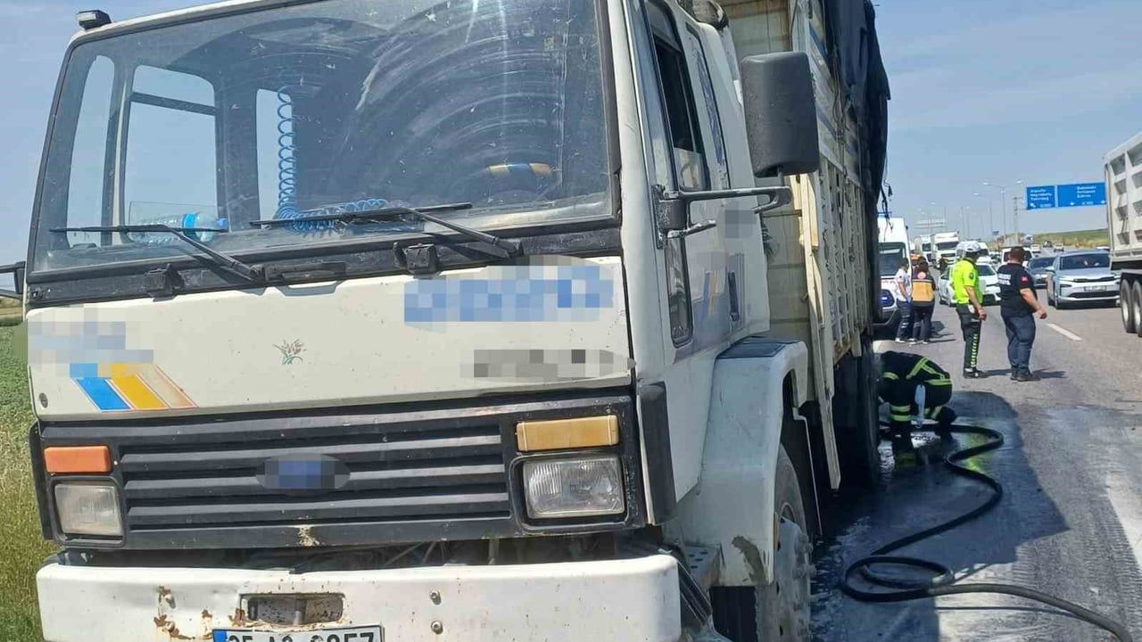 Babaeski’de kamyon tekerindeki yangın itfaiyenin müdahalesiyle söndürüldü