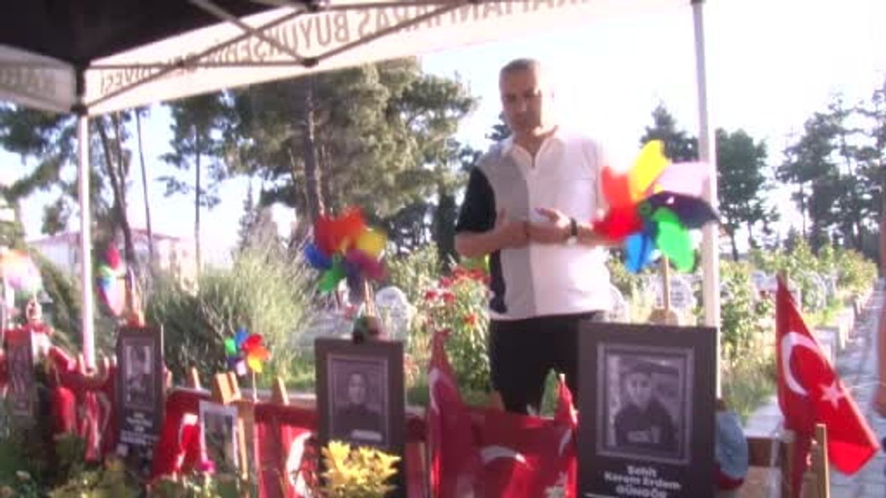 Babalar günü mezarlıkta evlatlarını anan acılı babalar