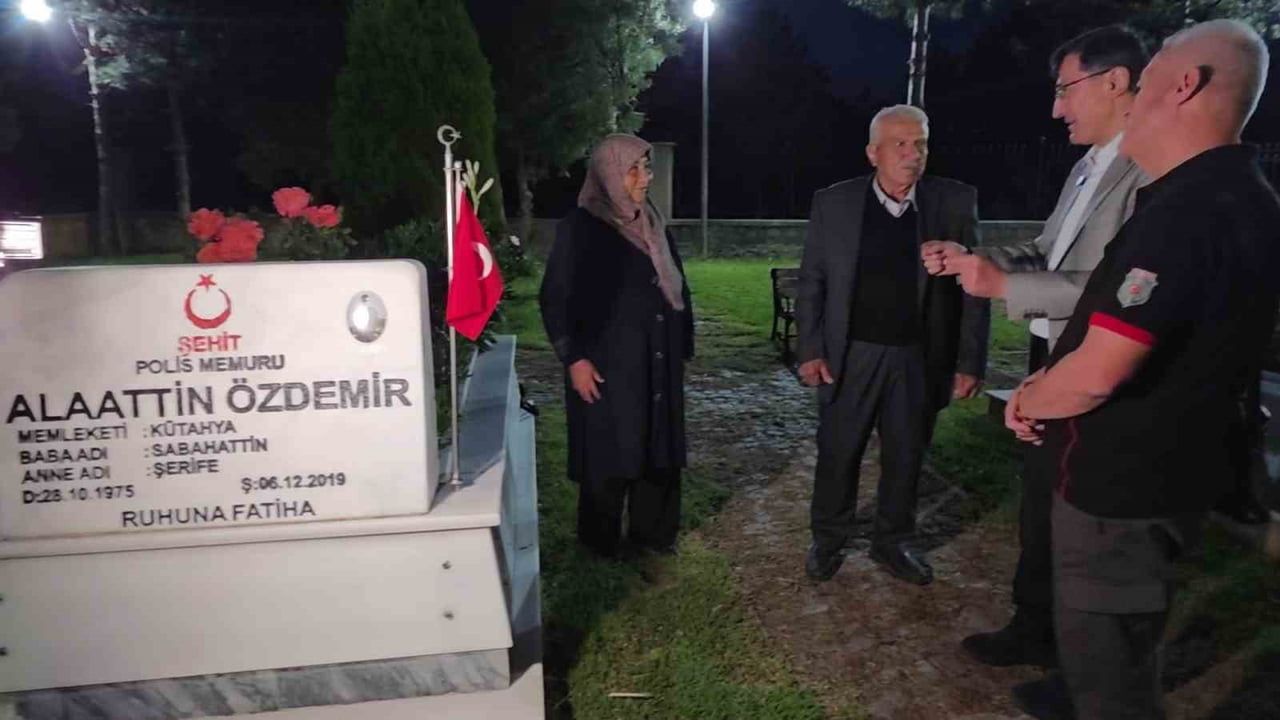 Babalar Günü'nde Kütahya Tayyare Şehitliği'nde duygu dolu buluşma