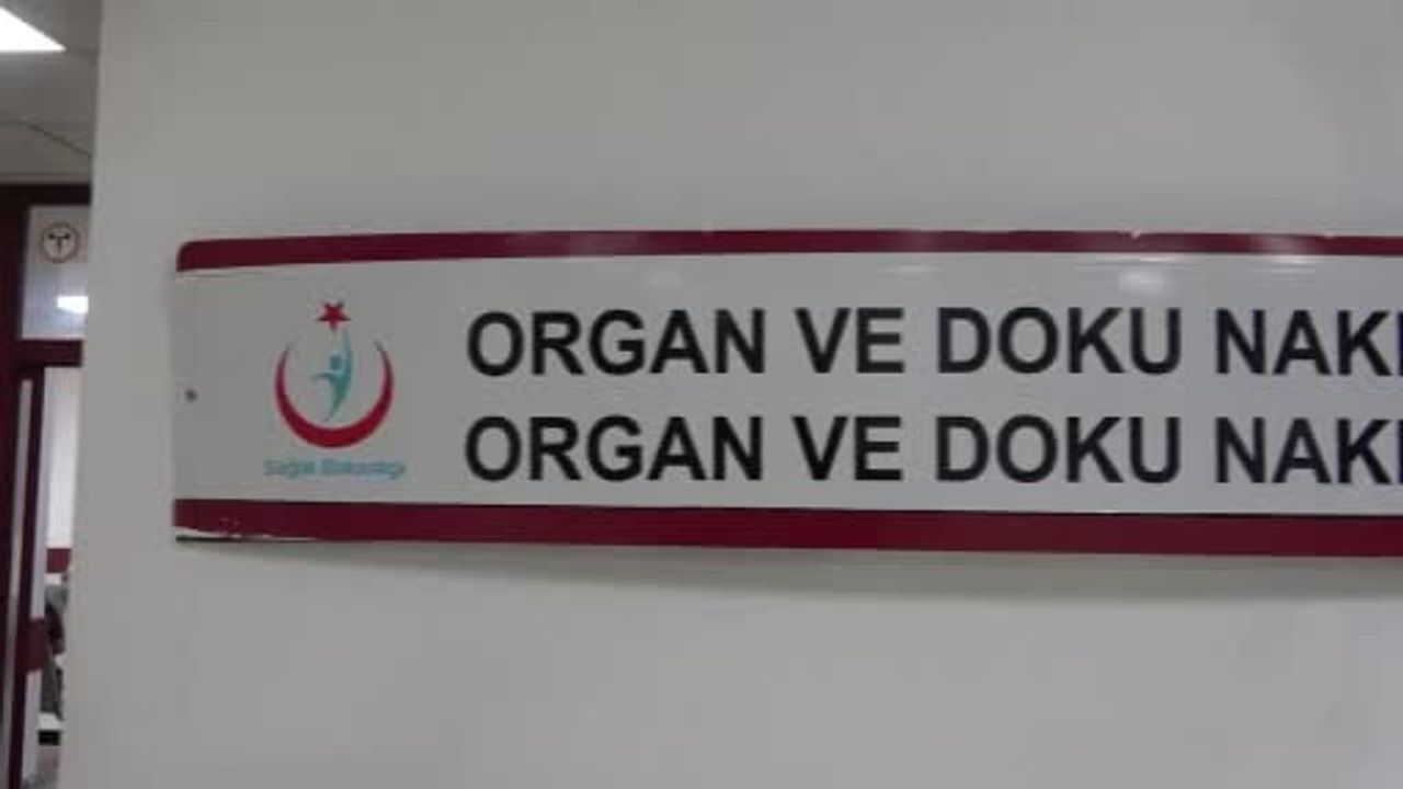 Babalar gününde kızının böbreğini bağışlamasıyla baba sağlığına kavuştu