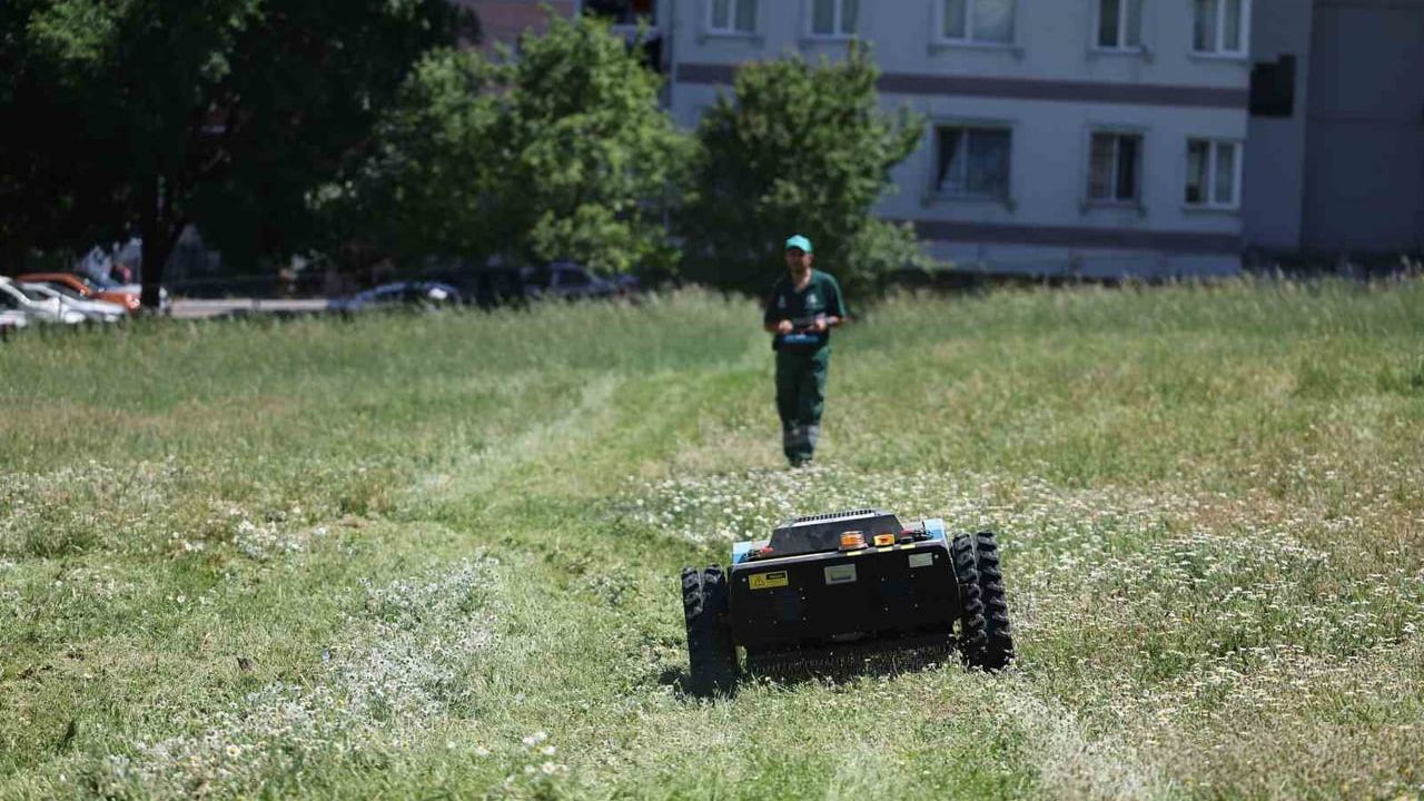 Bağbot ile çim biçmek artık daha kolay