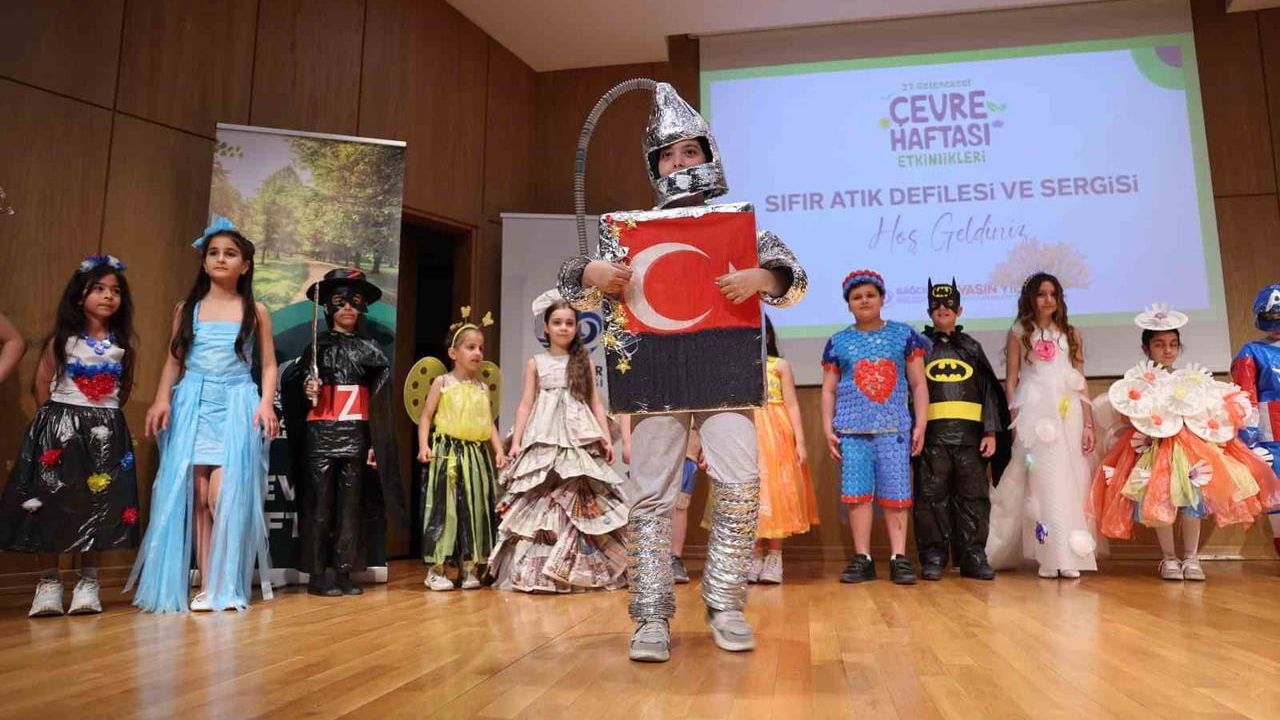 Bağcılar'da Çevre Haftası: Çocuklardan Sıfır Atık Defilesi ve Fidan Dikimi