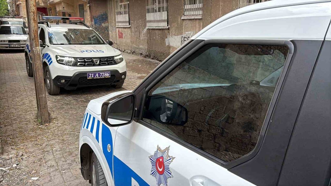 Bağlar'da yalnız yaşayan adam evinde ölü bulundu