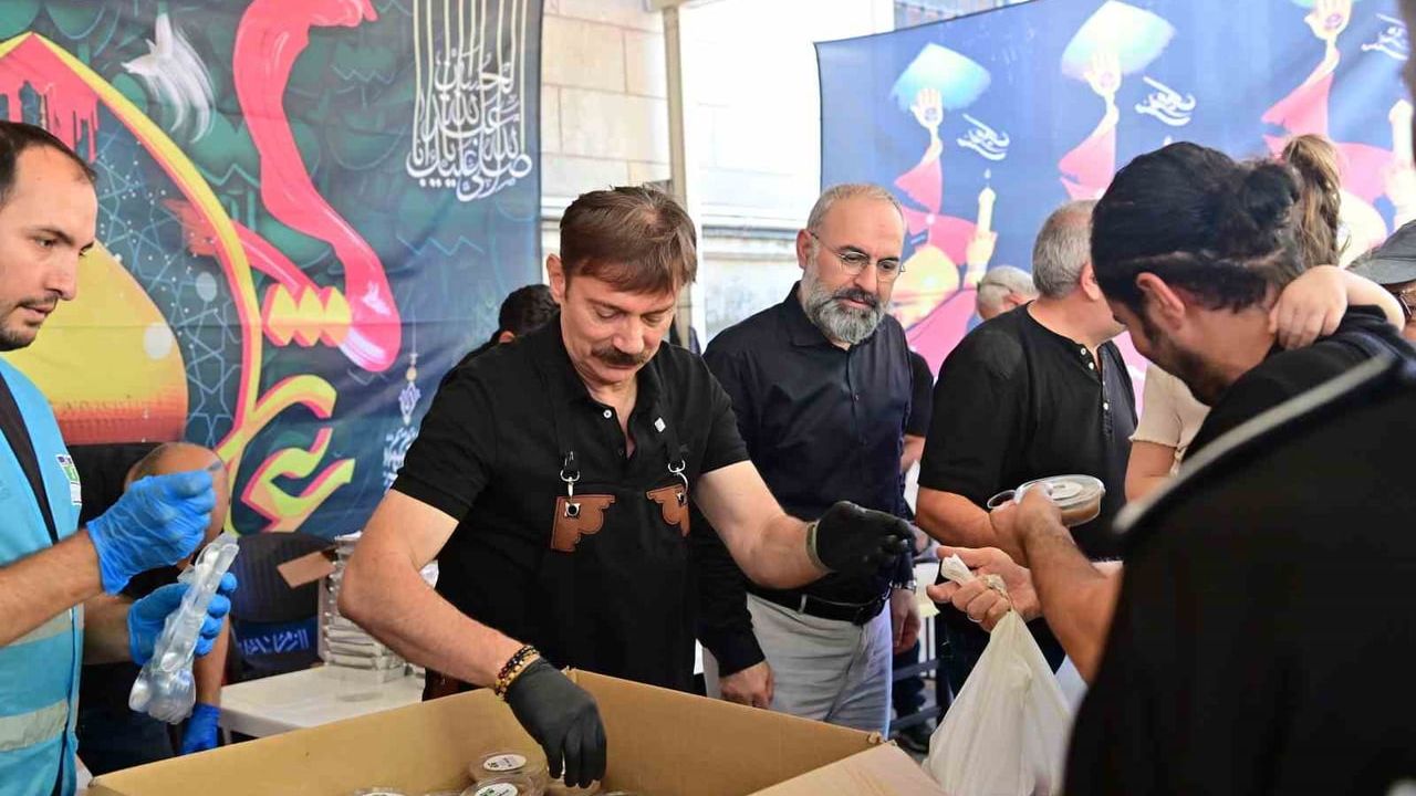 Bahçelievler'de binlerce vatandaşa aşure ikramı
