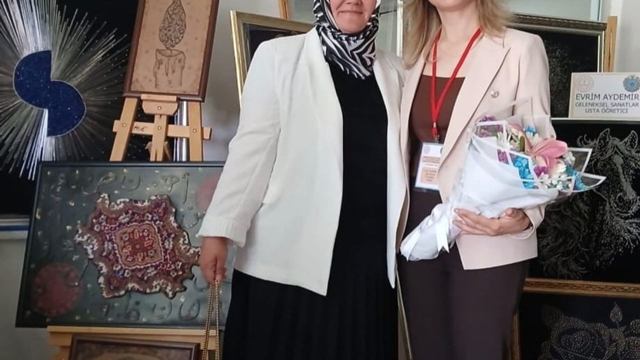 Bahçelievler kursiyerlerinin eserleri Ahmet Akın Kültür Merkezi'nde sergilendi