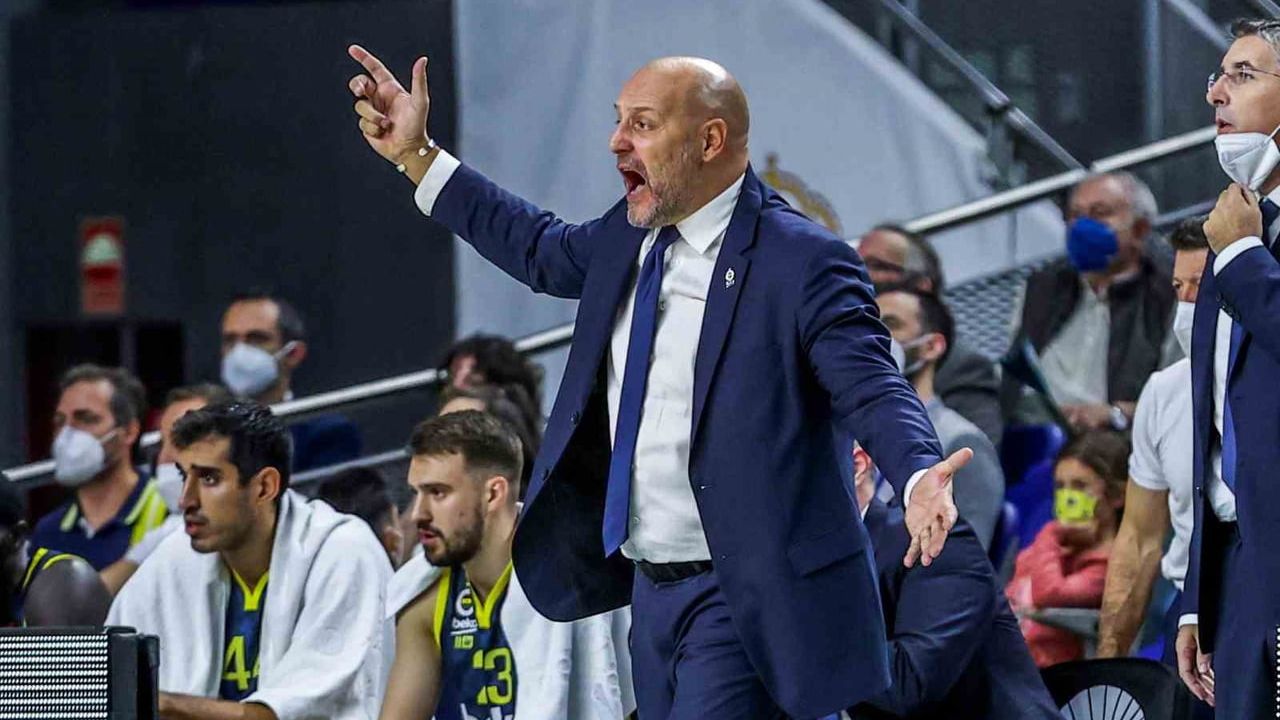 Bahçeşehir Koleji başantrenör olarak Aleksandar Djordjevic ile anlaştı