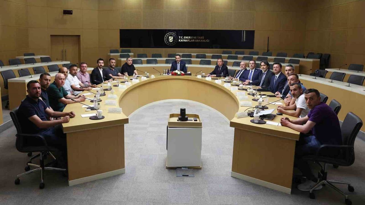 Bakan Bayraktar, Doruk Madencilik işçilerini kabul etti: Talepler ve çözüm süreci görüşüldü