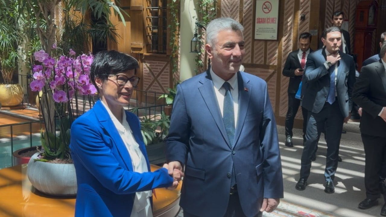 Bakan Bolat AB genişleme komiseri Marta Kos ile görüştü