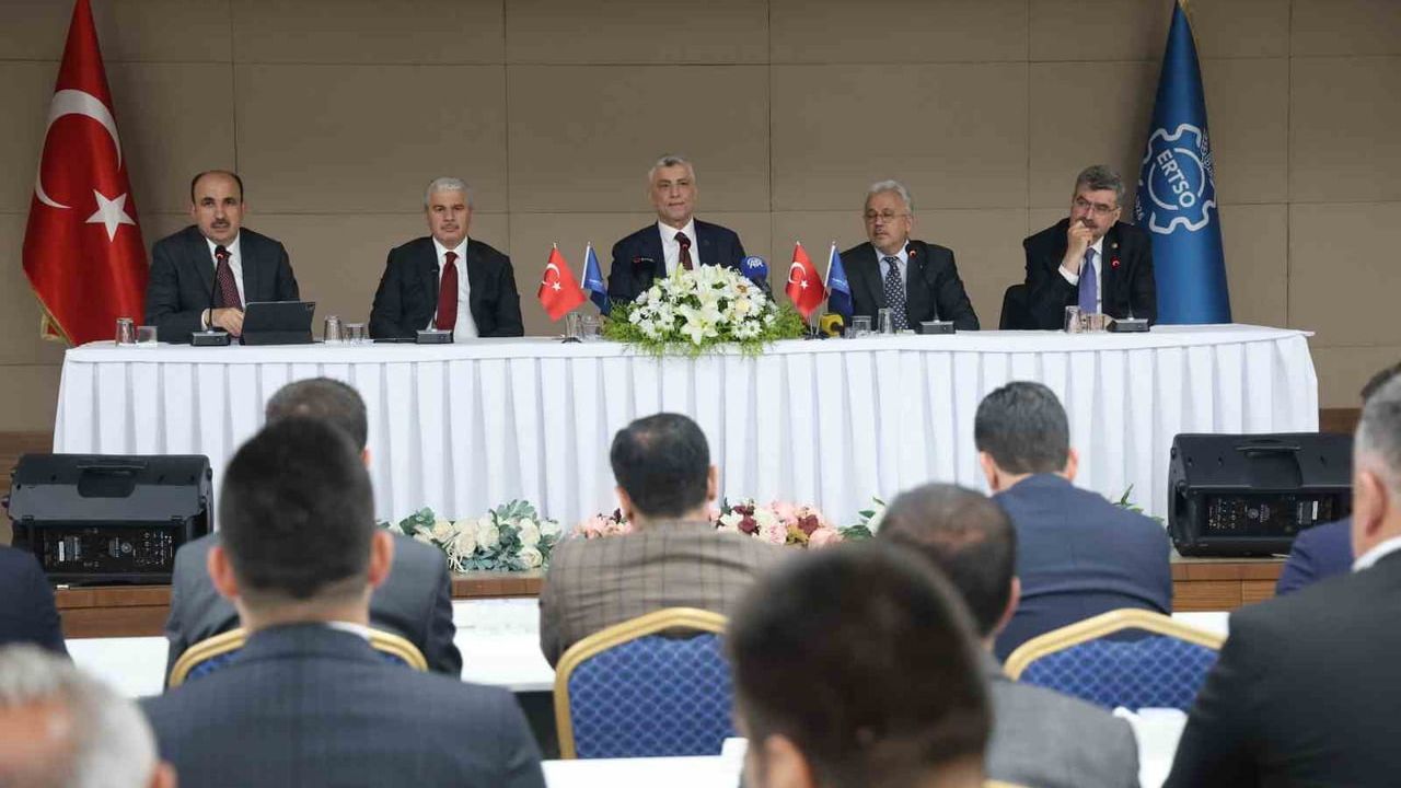 Bakan Bolat: Türkiye 273,5 milyar dolar yıllık ihracat yapan ülke konumuna geldi