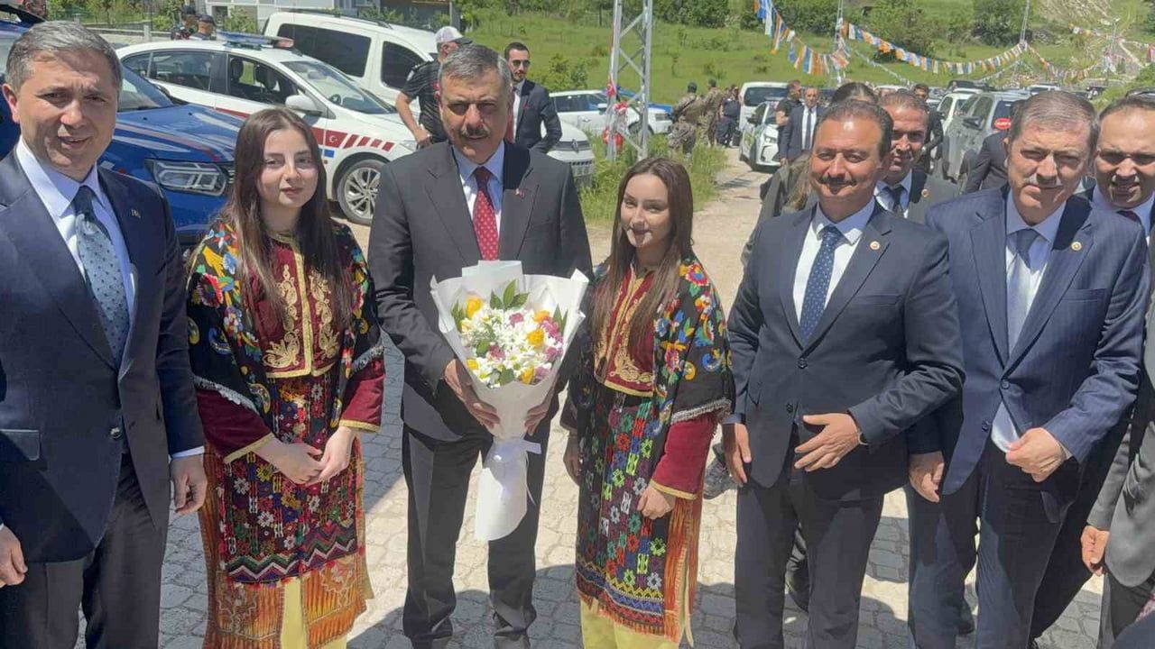 Bakan Çiftçi'den Reşadiye'de iki beldede seçim öncesi birlik çağrısı