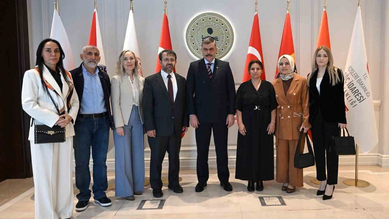 Bakan Çiftçi: yıl başına kadar sokak köpeklerinin hepsini barınaklara toplayacağım