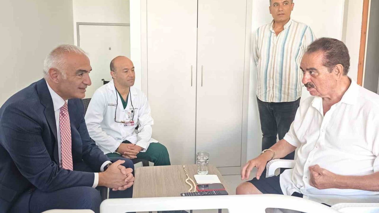 Bakan Ersoy'den İbrahim Tatlıses'e geçmiş olsun ziyareti