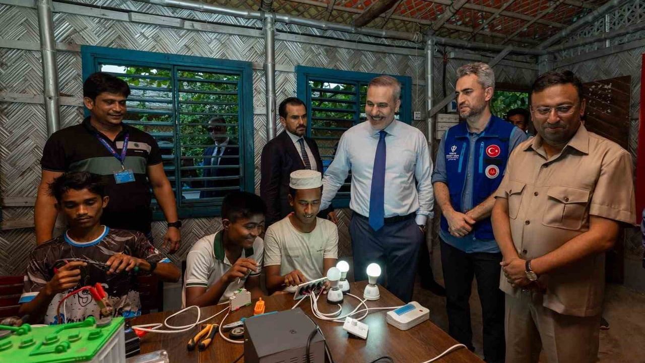 Bakan Fidan Cox’s Bazar’da Rohingya kamplarını ziyaret etti: Türkiye'nin insani yardımları sürüyor