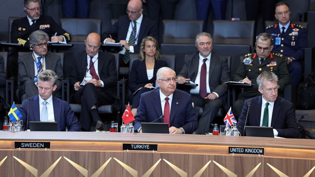 Bakan Güler, Brüksel'de NATO savunma bakanları toplantısına katıldı