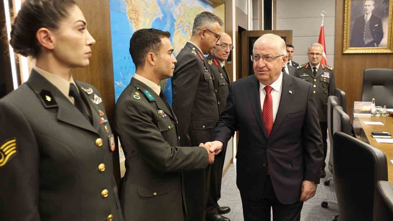 Bakan Güler, Kara Kuvvetleri Komutanı Tokel’i kabul etti