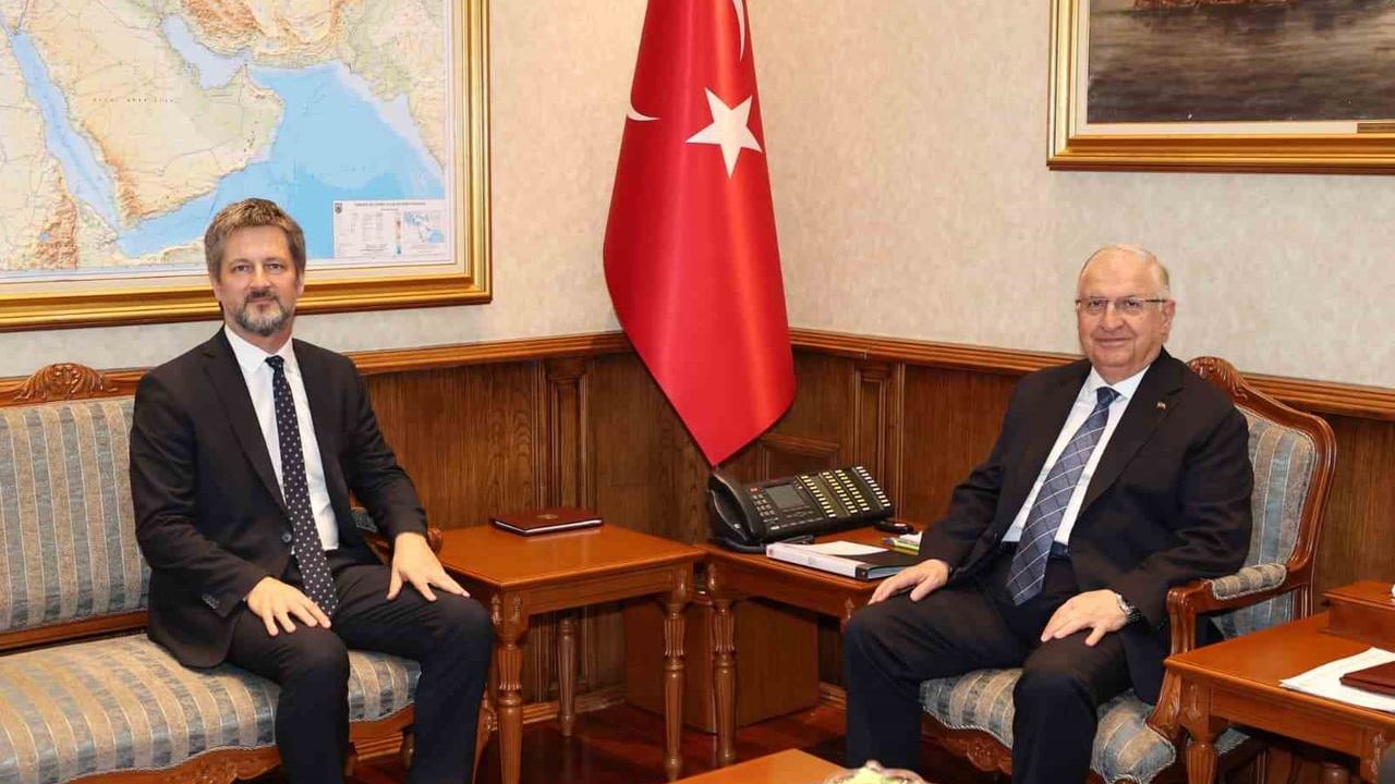 Bakan Güler, Macaristan'ın Ankara büyükelçisi Viktor Matis'i kabul etti
