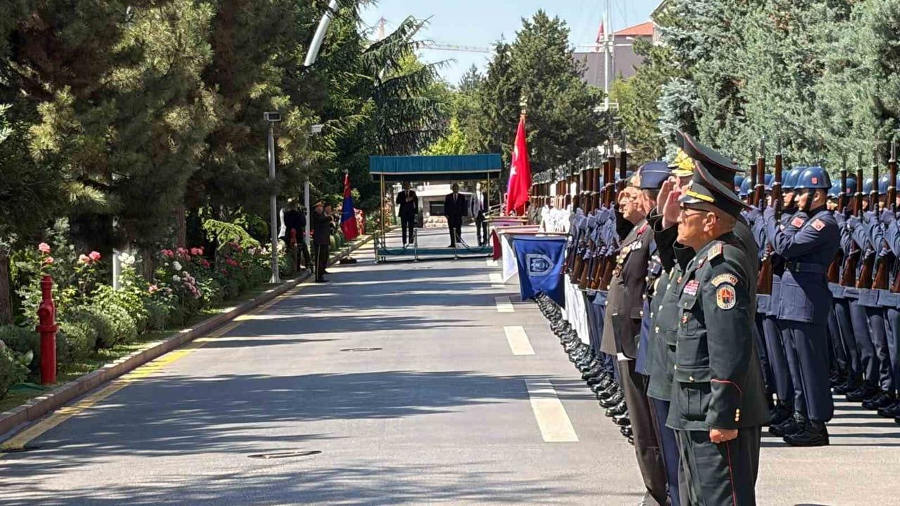 Bakan Güler Moğolistan savunma bakanı Damba ile görüştü