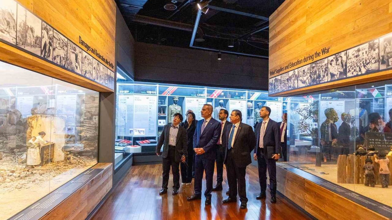 Bakan Hakan Fidan, Seul'de Kore Savaşı Anıtı'nı Ziyaret Etti