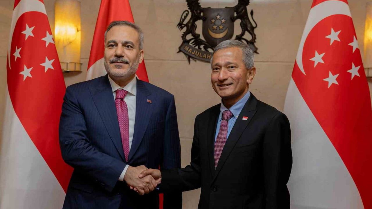 Bakan Hakan Fidan, Singapur'da Başbakan Lawrence Wong ve Dışişleri Bakanı Vivian Balakrishnan ile görüştü