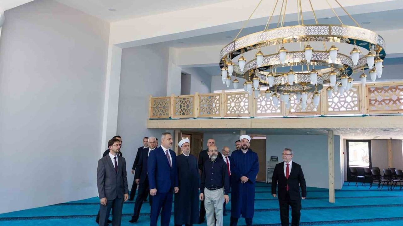 Bakan Hakan Fidan, Sofya Yüksek İslam Enstitüsü’nü Ziyaret Etti ve Mezuniyet Töreninde Konuştu