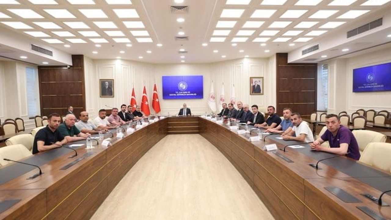 Bakan Işıkhan, Türkiye Maden İşçileri Sendikası Başkanı Akçul ve Madencileri Kabul Etti; Doruk Madencilik Talepleri Değerlendirildi