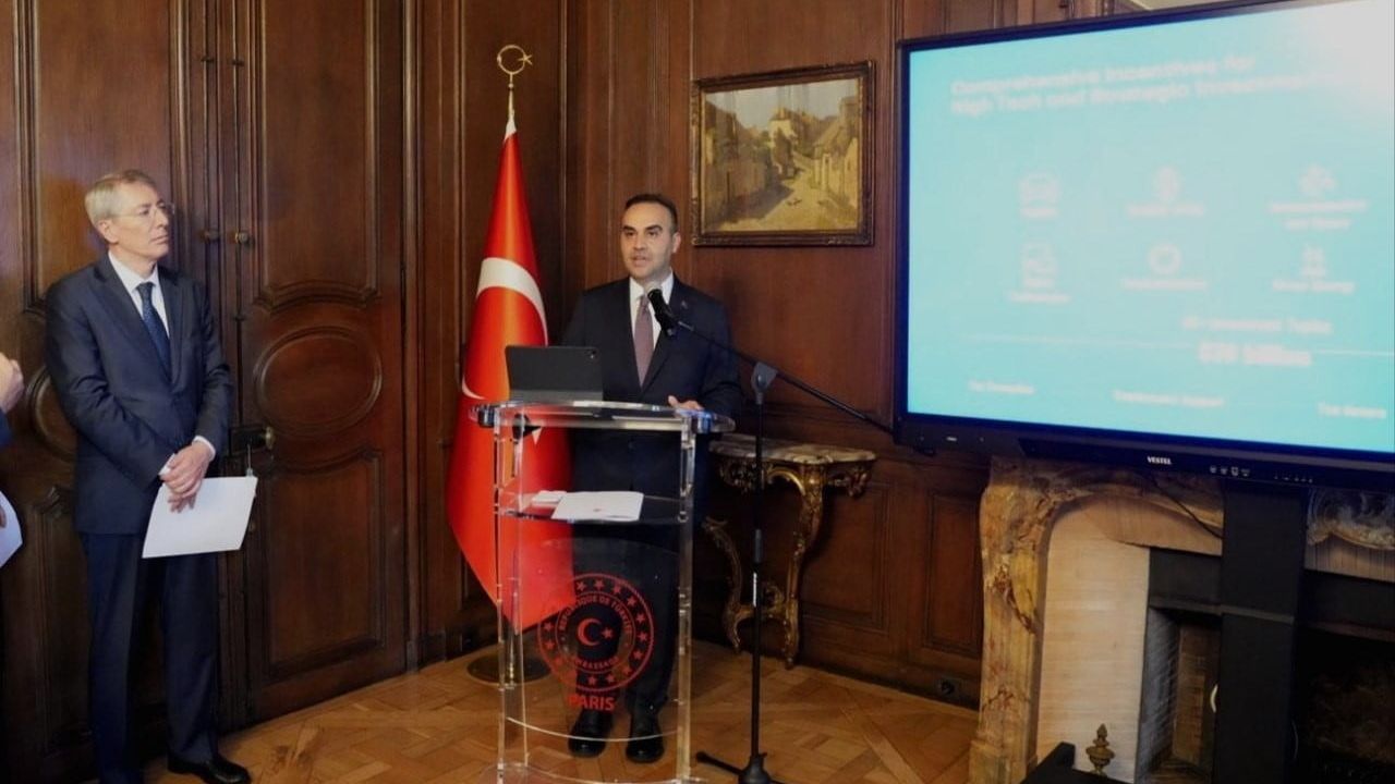 Bakan Kacır: Fransa’daki 1 milyar doları aşan Türk yatırımları ilişkileri güçlendiriyor