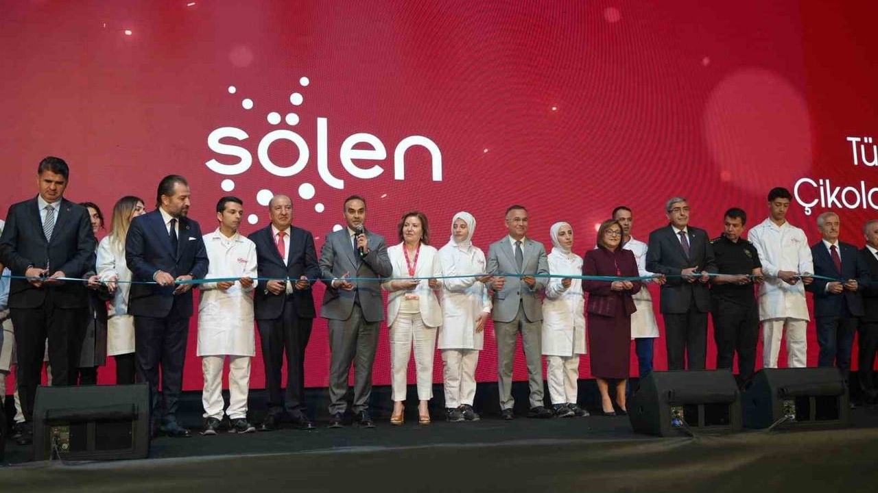 Bakan Kacır Gaziantep’te çikolata fabrikası açılışında: 'Küresel dönüşümden güçlenerek çıktık'
